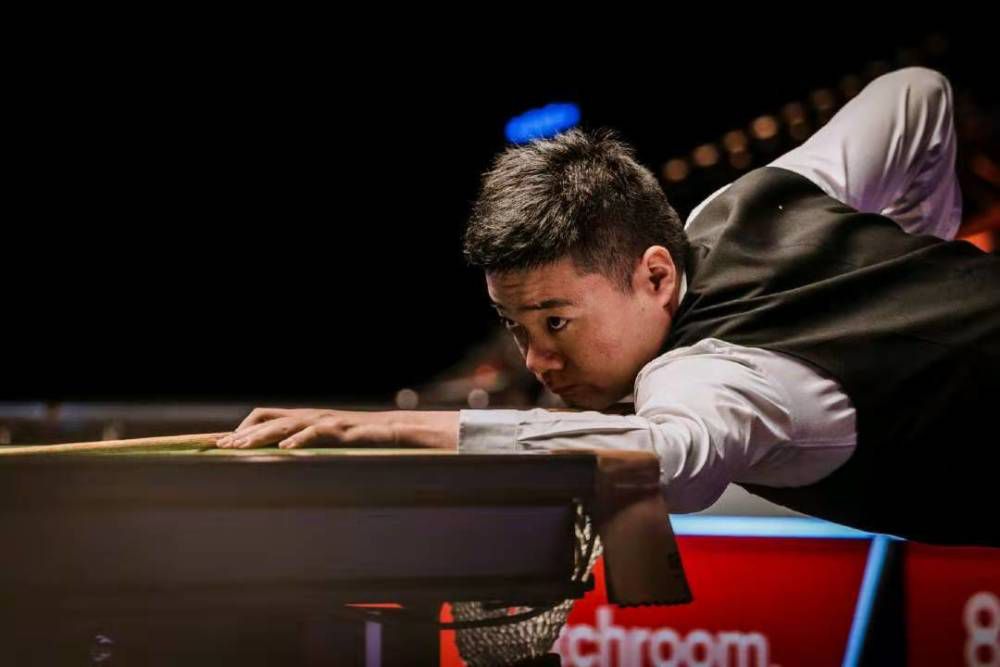 同时，金世佳、李倩、赵毅、焦刚等一众口碑与实力兼具的演员此次也加入这场身份成迷且暗藏玄机的案件调查迷局中，一触即发的;涉黑大案演技对决令人期待